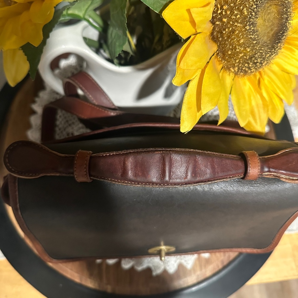 COACH Vintage 80s Turnlock Brown And Black Leather Spectator Bag with Brass - Picture 5 of 12